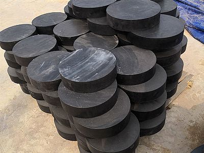 五指山板式橡胶支座由若干层橡胶片与薄钢板经加压硫化